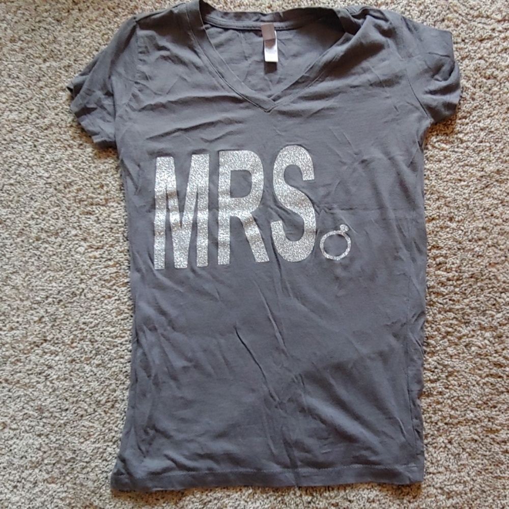 EUC Mrs T shirt